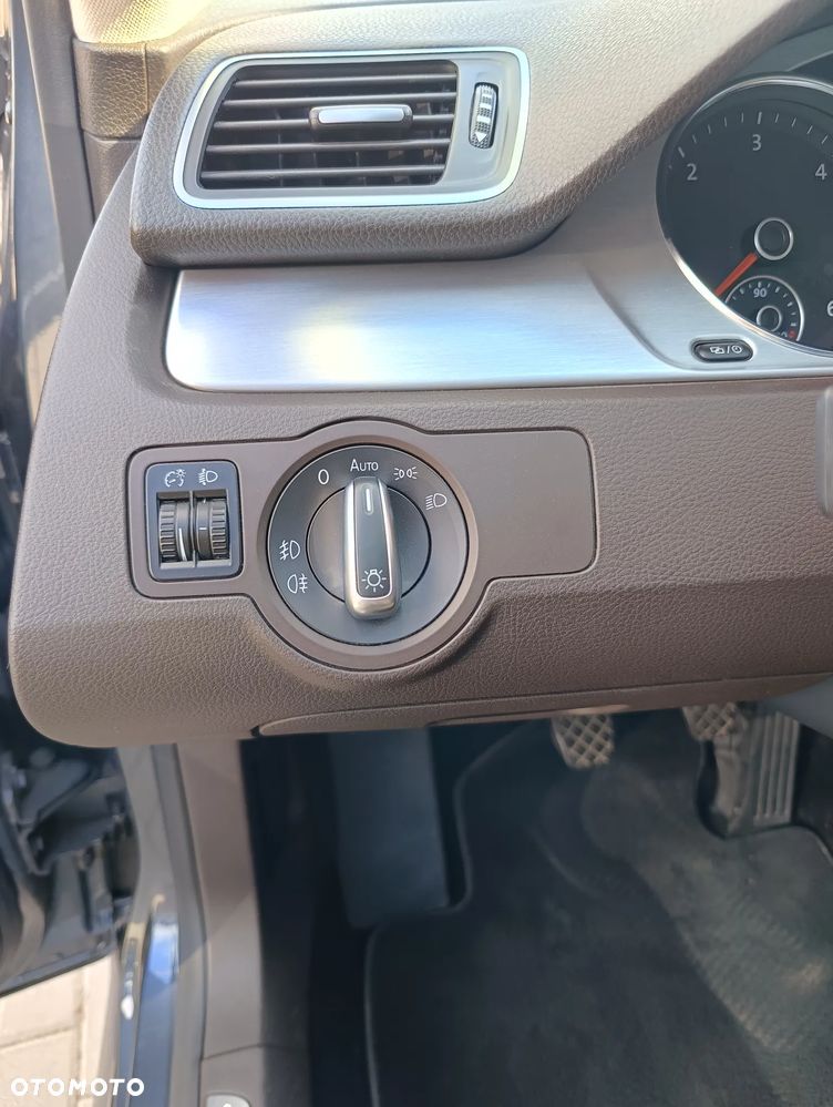 Volkswagen Passat - 27