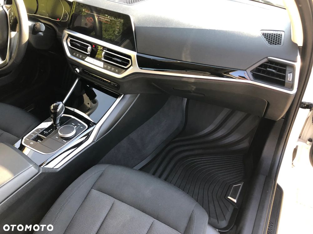 BMW Seria 3 318d MHEV Advantage - 13