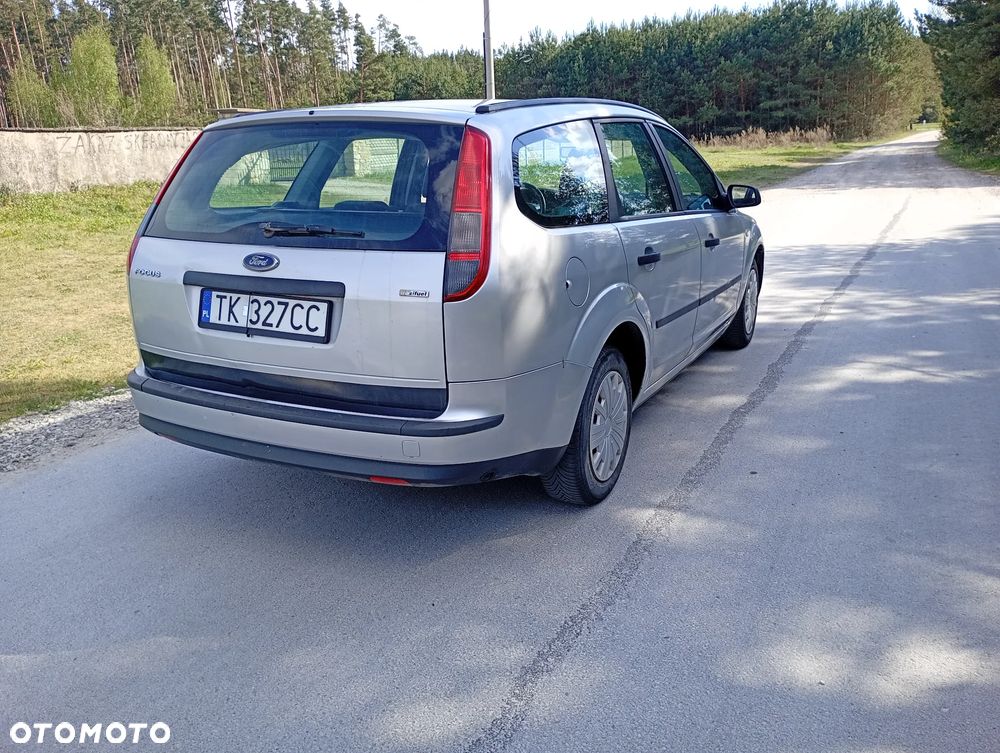 Ford Focus 2.0 Ghia - 4