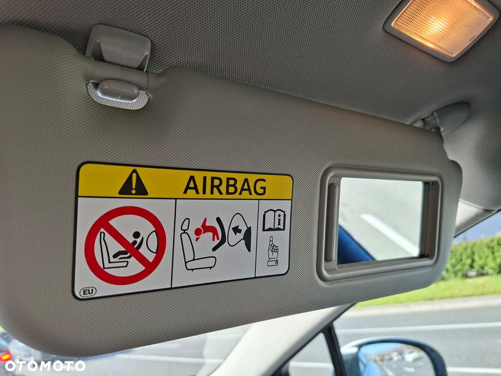 Toyota Avensis 2.0 Style - 29