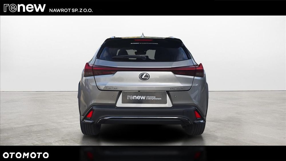 Lexus UX - 4