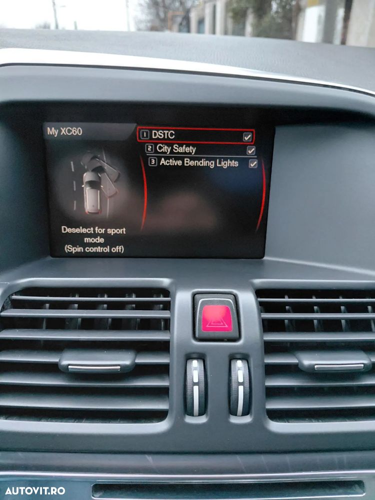 Volvo XC 60 D5 AWD Momentum - 11