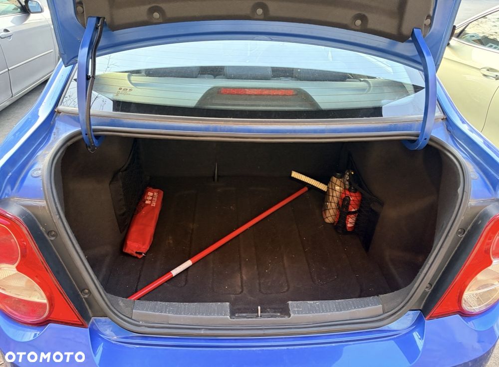 Chevrolet Aveo - 12