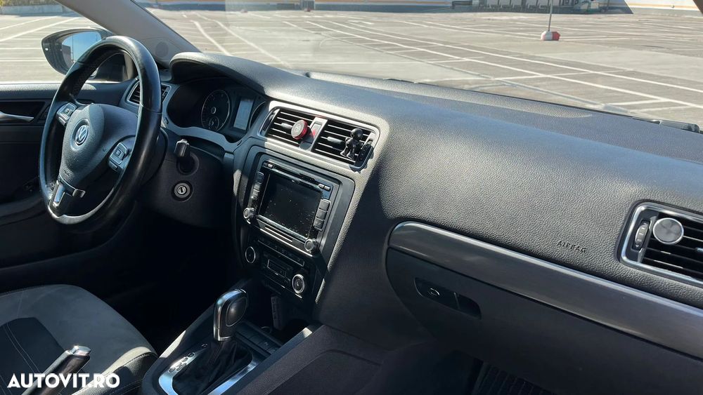 Volkswagen Jetta 1.6 TDI CR DPF DSG Comfortline - 11