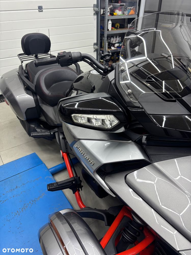 Can-Am Spyder - 20