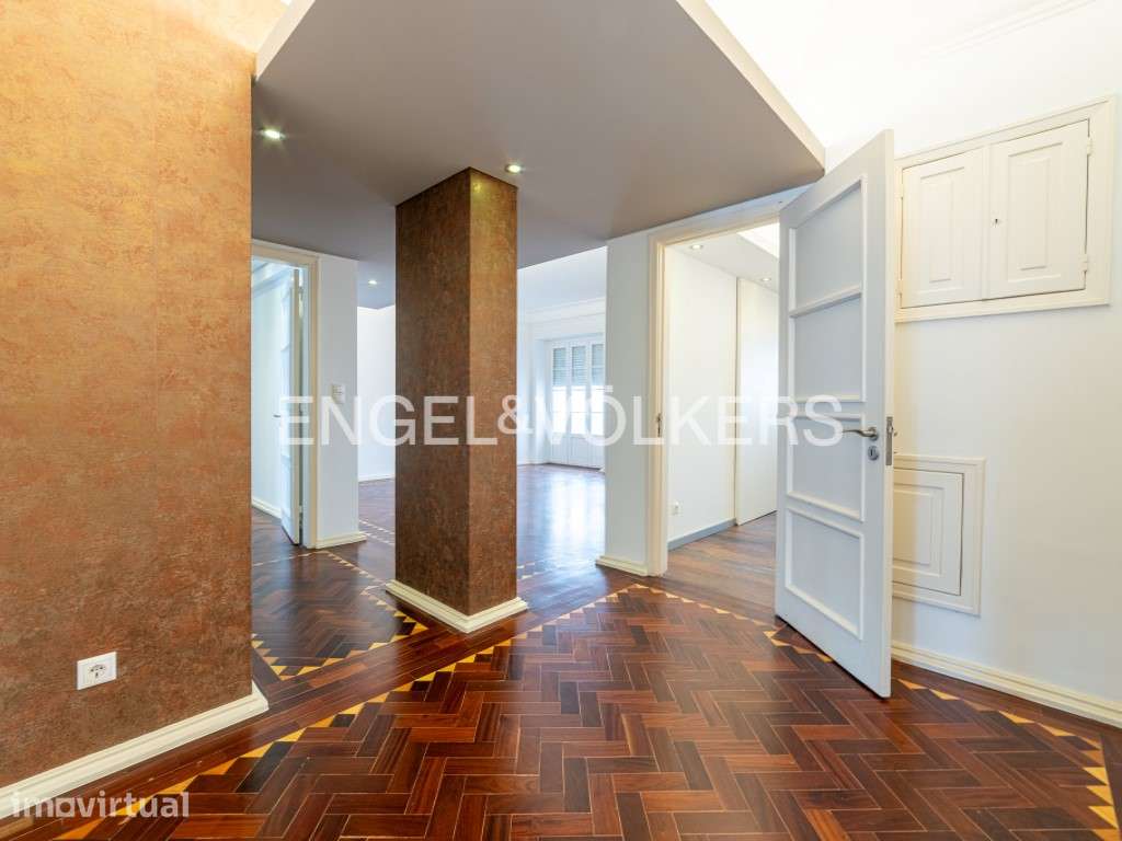 T4 exclusivo junto à Av. da Liberdade - Grande imagem: 4/32