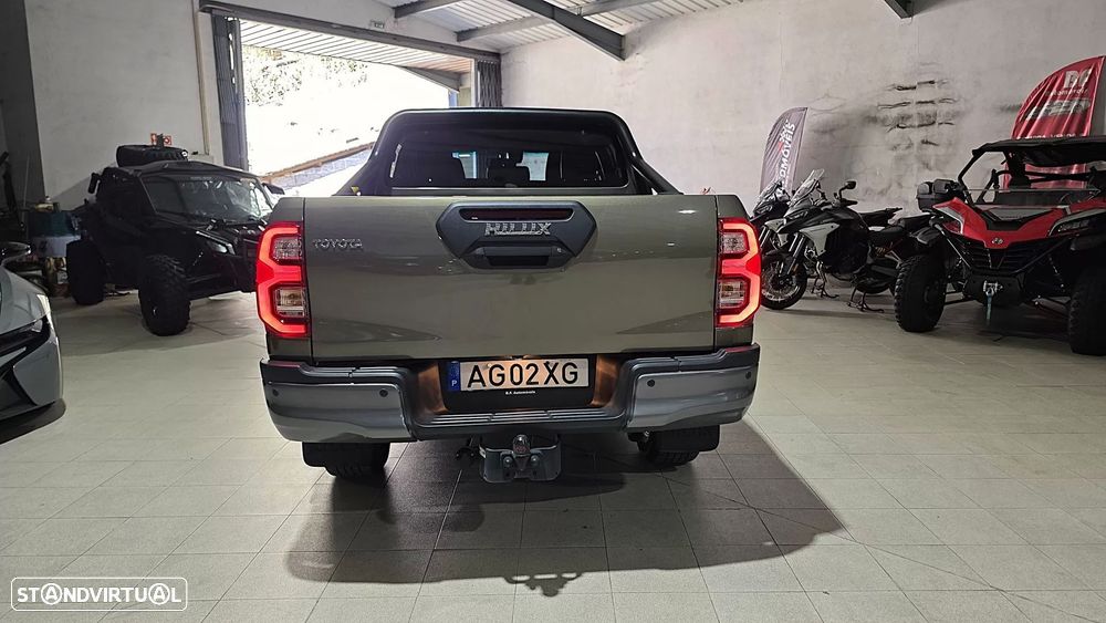 Toyota Hilux 2.8 D-4D 4WD GR Sport II - 12