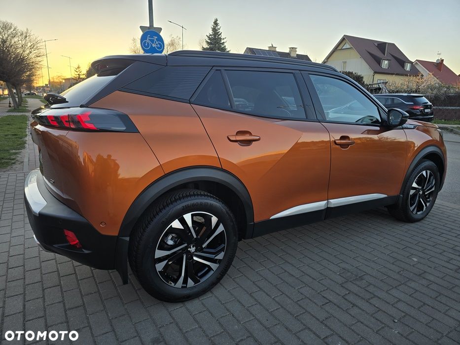 Peugeot 2008 PureTech 130 EAT8 GT - 5