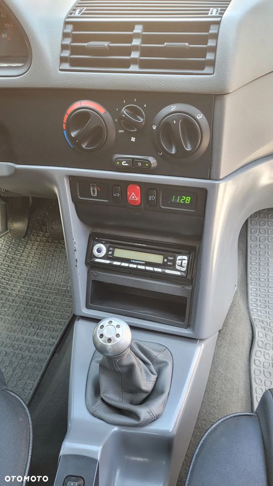 Alfa Romeo 145 1.6 L - 16