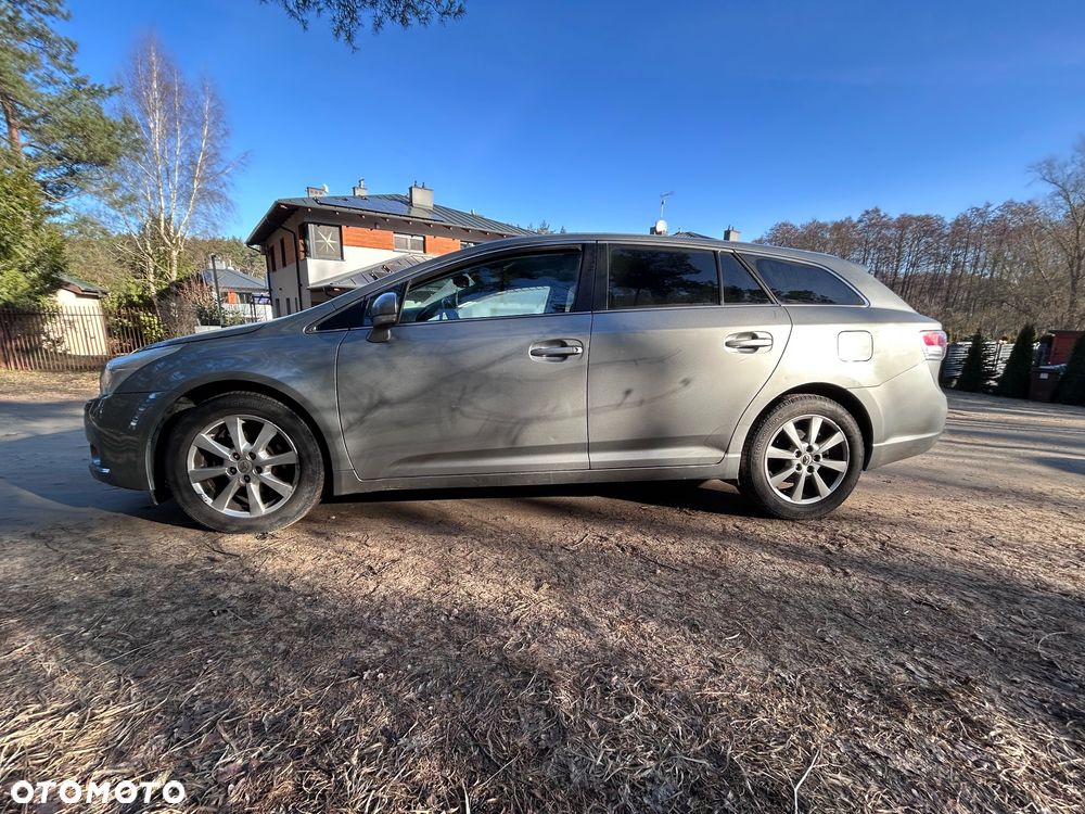 Toyota Avensis 2.0 D-4D 2010 - 11