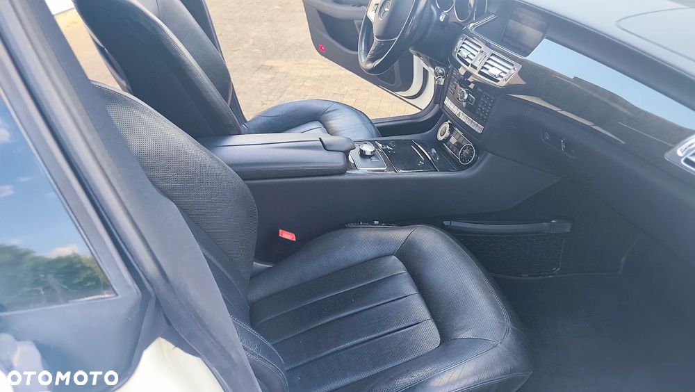 Mercedes-Benz CLS 350 CDI 4-Matic BlueEff - 32