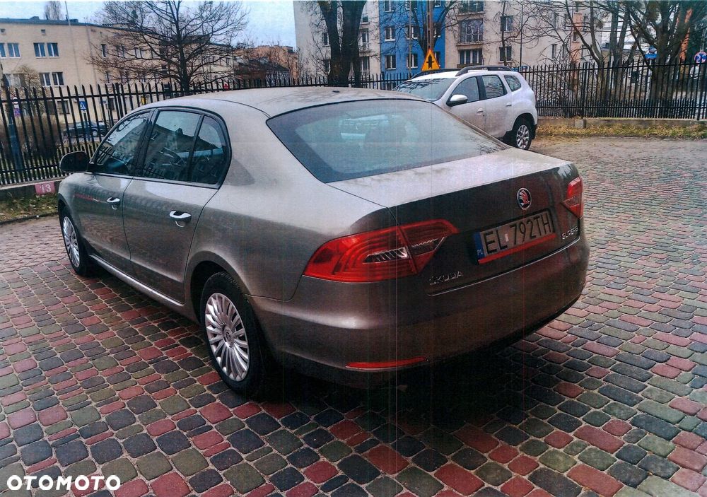 Skoda Superb 2014 photo 4
