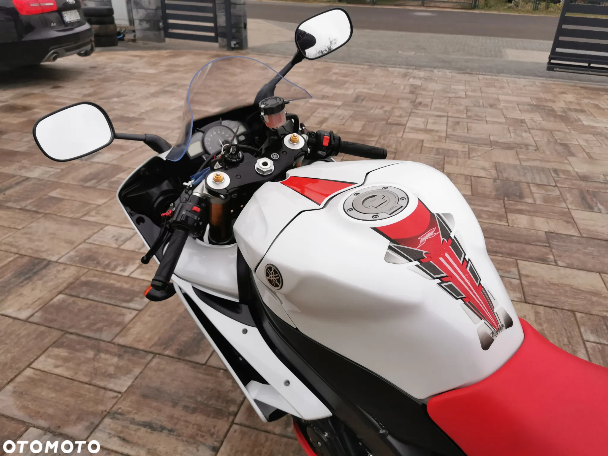 Yamaha R1 - 31
