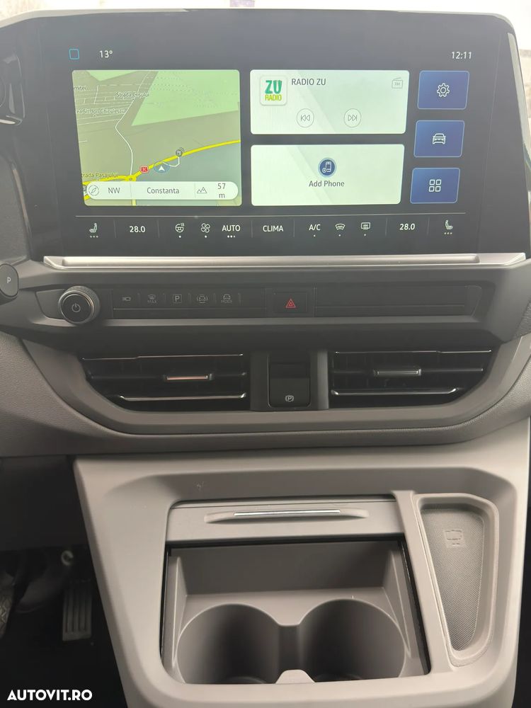 Volkswagen Caravelle - 9