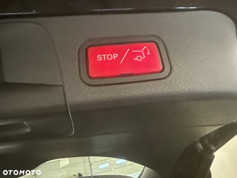 Mercedes-Benz GLB 200 7G-DCT - 23