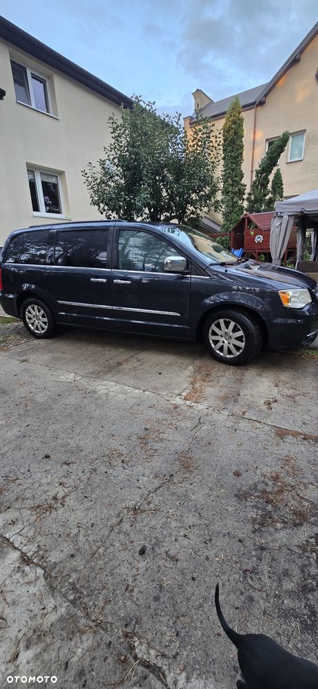 Chrysler Town & Country - 2