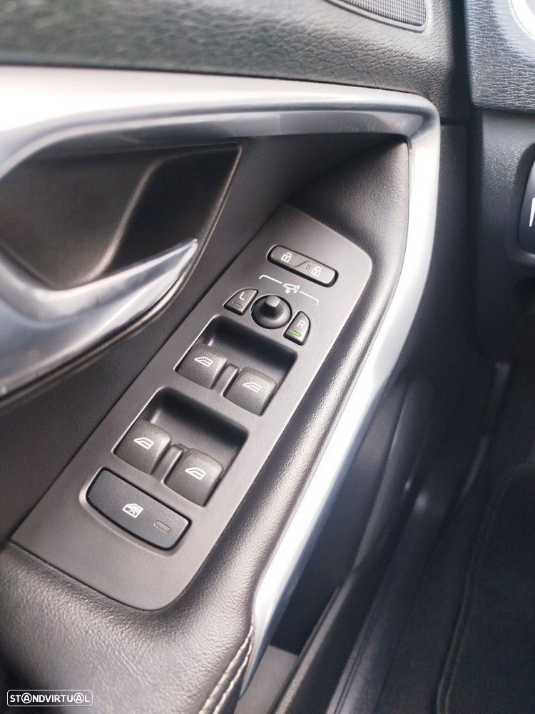 Volvo V40 2.0 D4 R-Design - 33