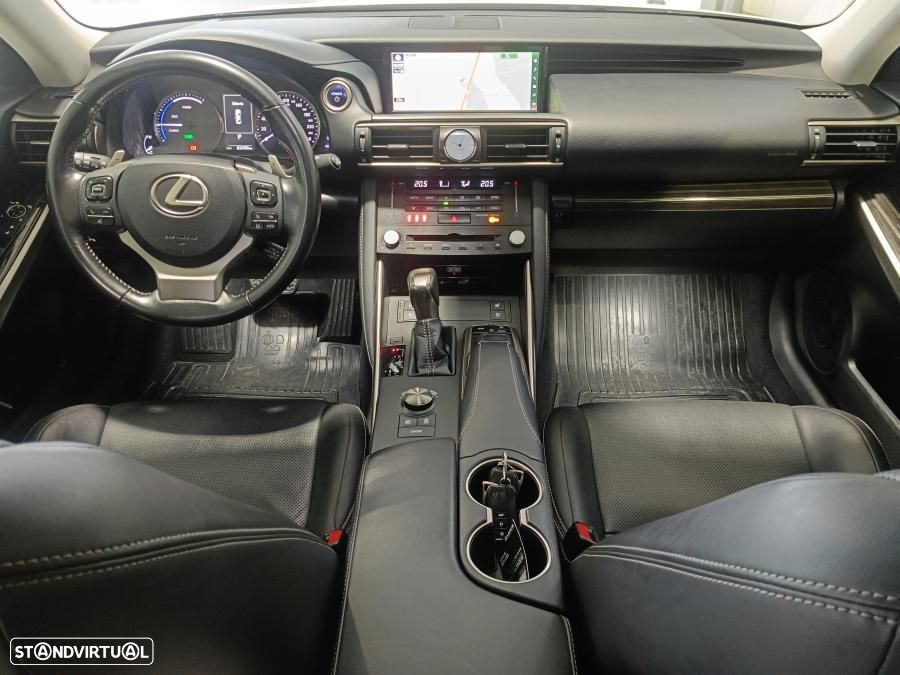 Lexus IS 300H - 15