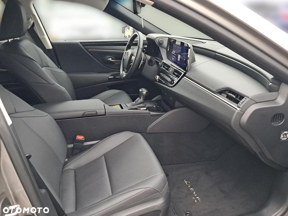 Lexus ES 300h Business Edition - 9