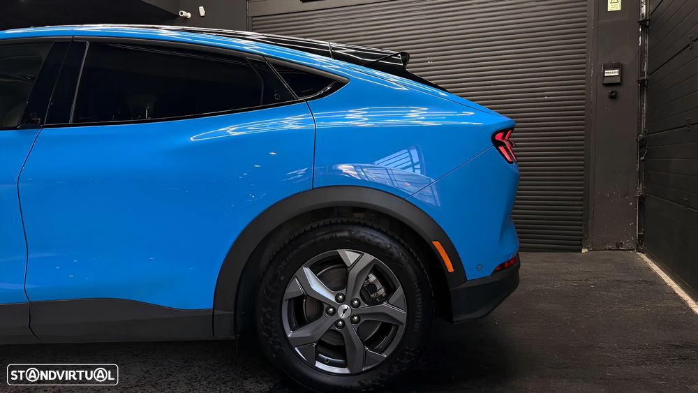 Ford Mustang Mach-E 75.7 kWh Base - 13