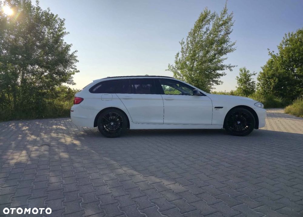 BMW Seria 5 525d xDrive - 5
