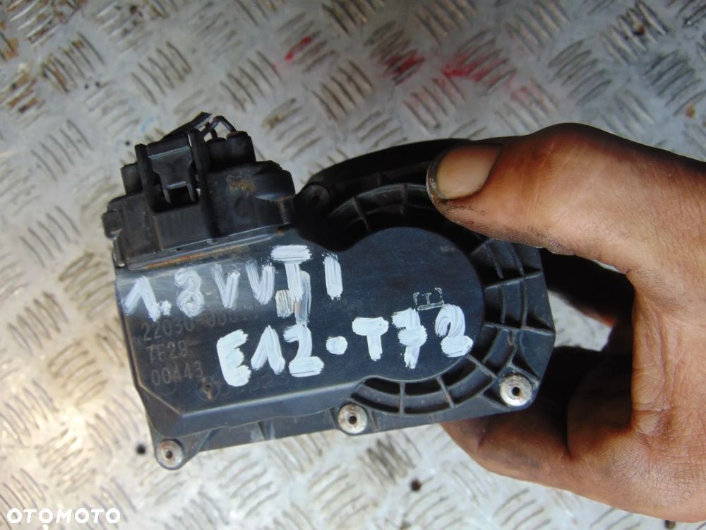 Przepustnica toyota avensis t25 1,8 16 v