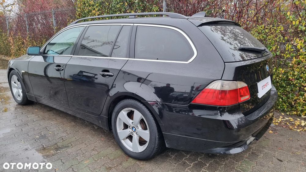 BMW Seria 5 525d - 24