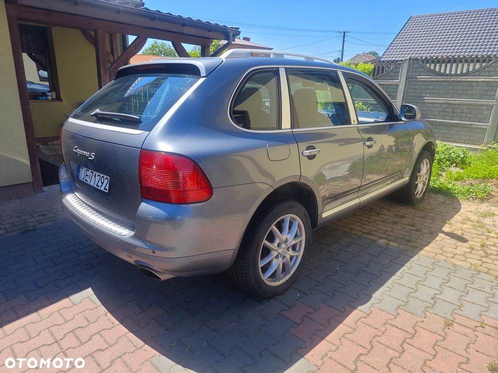 Porsche Cayenne - 4