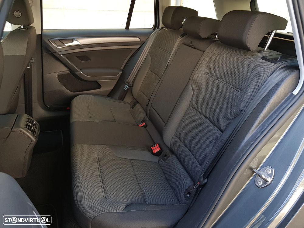 VW Golf Variant 1.6 TDi Confortline - 28