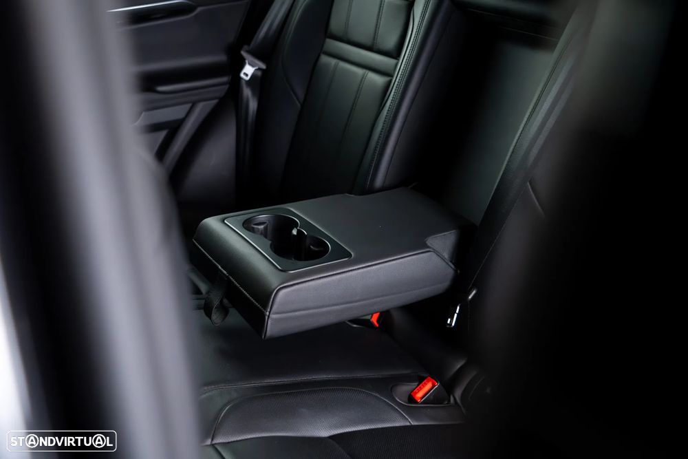 Land Rover Range Rover Evoque P300e R-Dynamic SE - 30