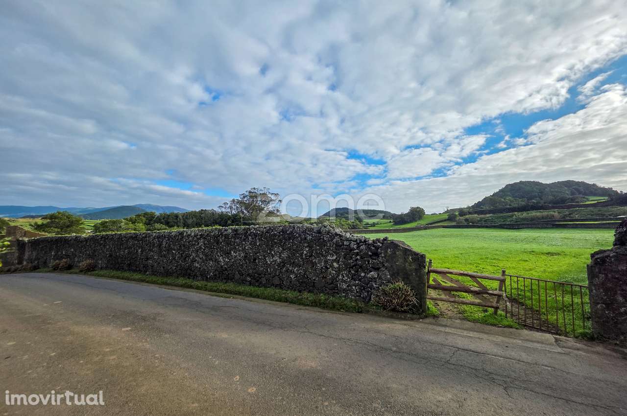 Terreno Rústico com 19.660 m² e com Construção Rural no Pico da Ped... - Grande imagem: 4/22