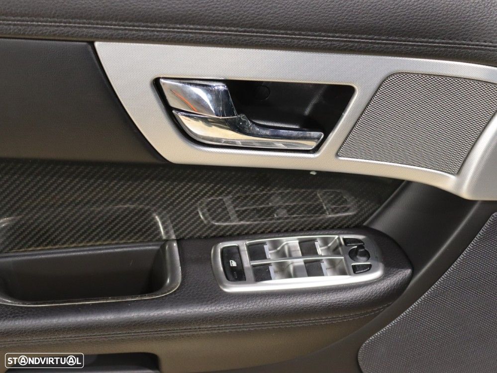 Jaguar XF 2.2 D Premium Luxury - 17