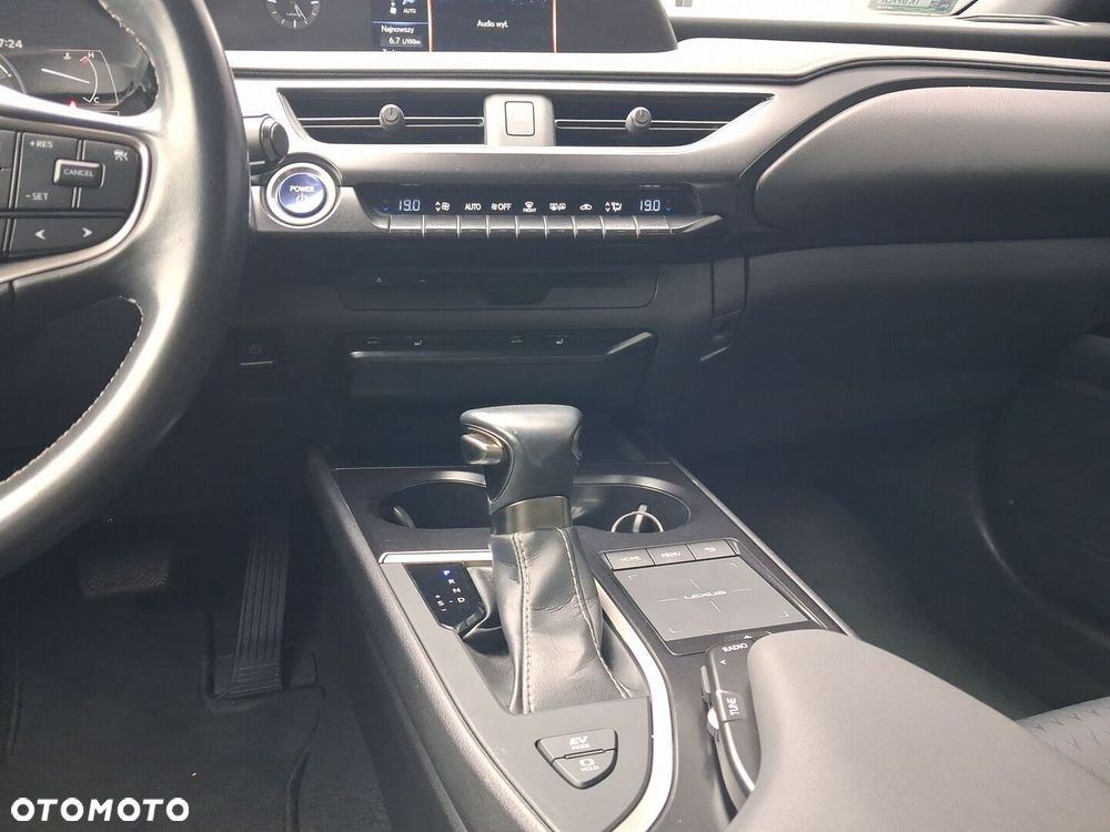 Lexus UX - 14