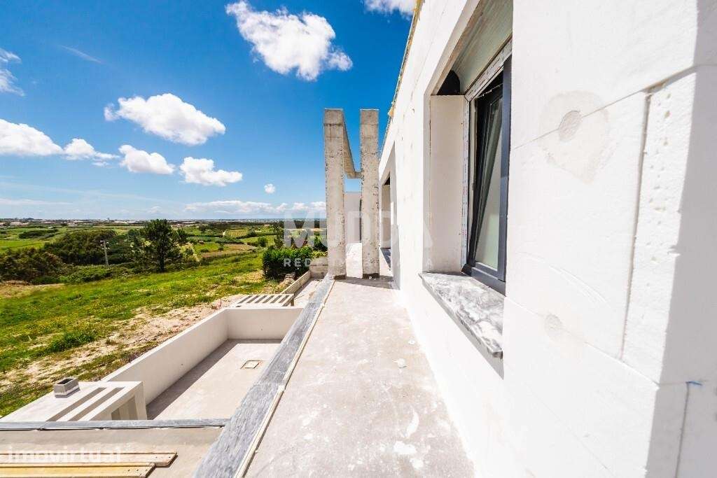 Moradia isolada de design contemporâneo nos Casais Mestre Mendo - Grande imagem: 2/59