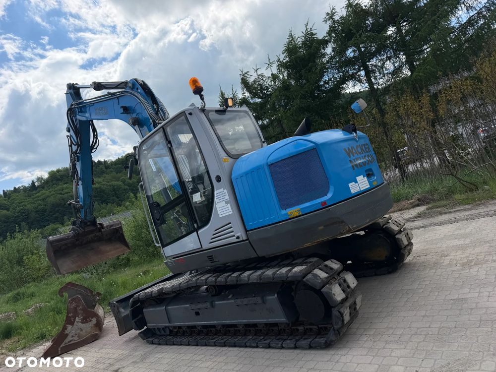Wacker Neuson ET145 Koparka Gąsienicowa 15 ton. Maszyna jak Nowa 2018 rok. 3400Mtg silnik PERKINS. Maszyna Pełny Oryginał. Aktualna DEKRA BMWT oraz aktualne serwisy Eksploatacyjne! Sprowadzona z Norwegii, KLIMA, KAMERY, własna pompa tankowania, Nagłośnienie, Zero luzów i wycieków! OKAZJA. Szybkozłącze Hydrauliczne. Skrętne ramię. Dodatkowe linie hydrauliczne! 2 łyżki - 1