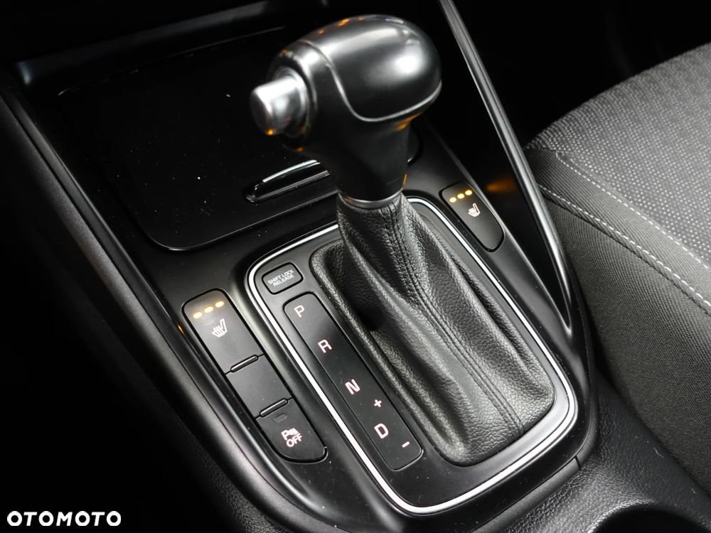 Kia Carens 1.7 CRDi 141 ISG Vision - 34