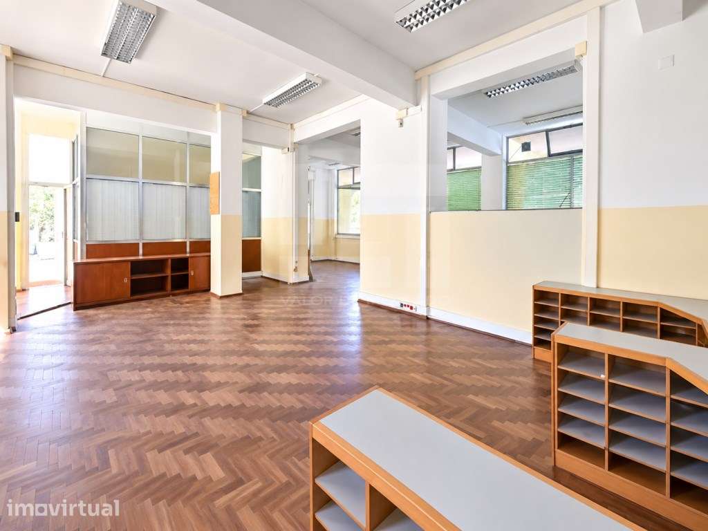 **LOJA COM 158 M² NA REBOLEIRA - AMADORA** - Grande imagem: 3/28