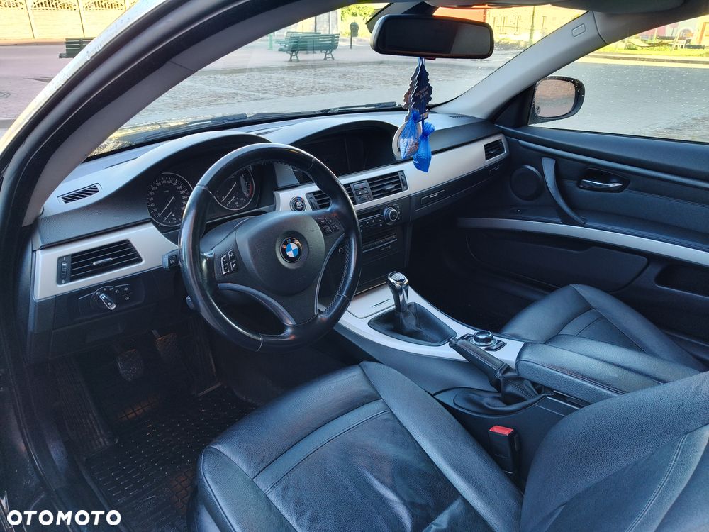 BMW Seria 3 325i - 12