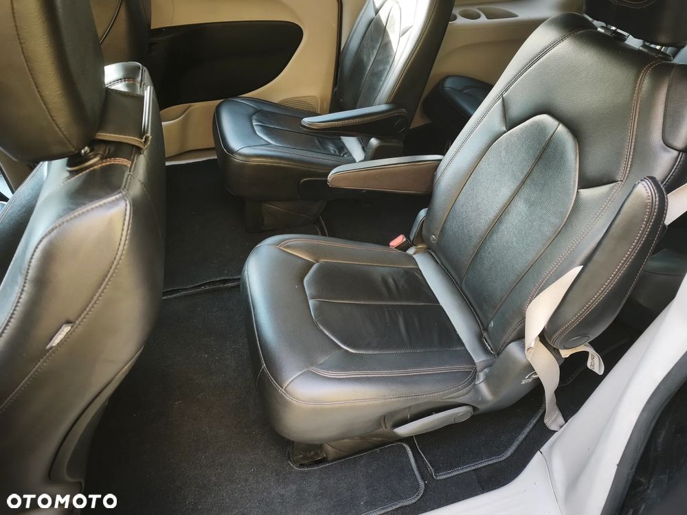 Chrysler Pacifica - 18