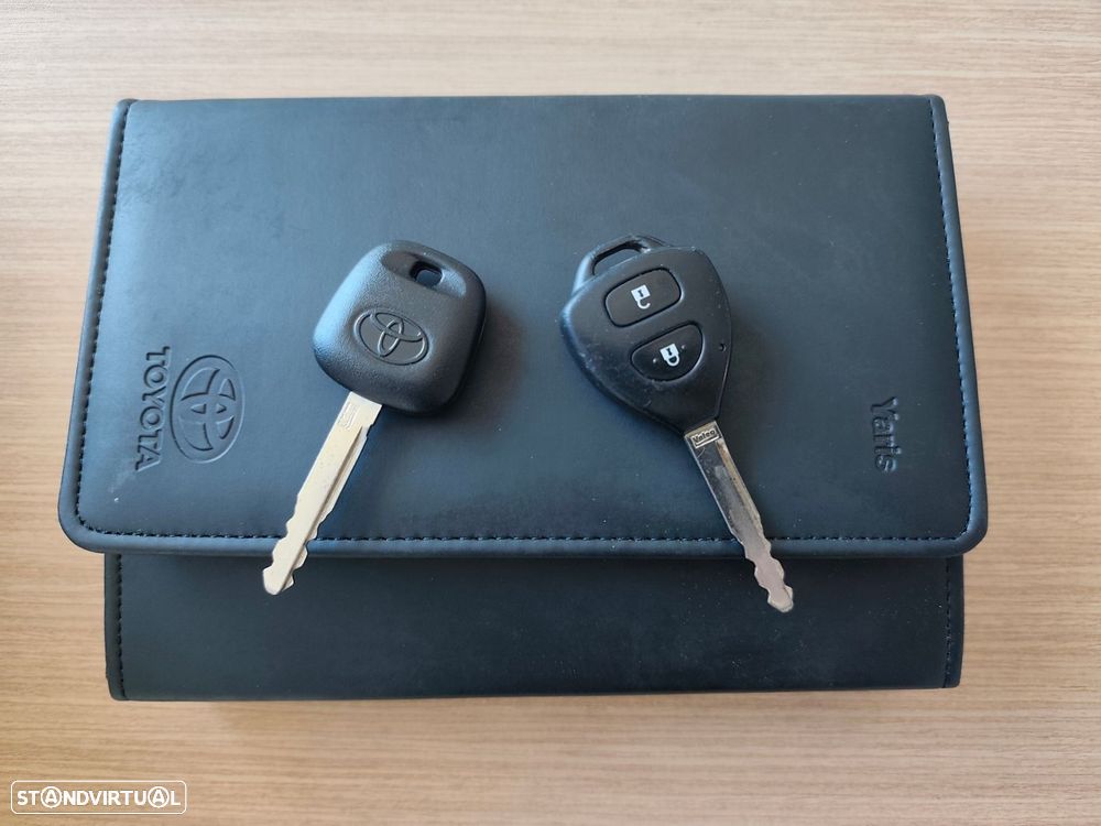 Toyota Yaris 1.0 VVT-i Comfort +PS Style +P.Techno - 26