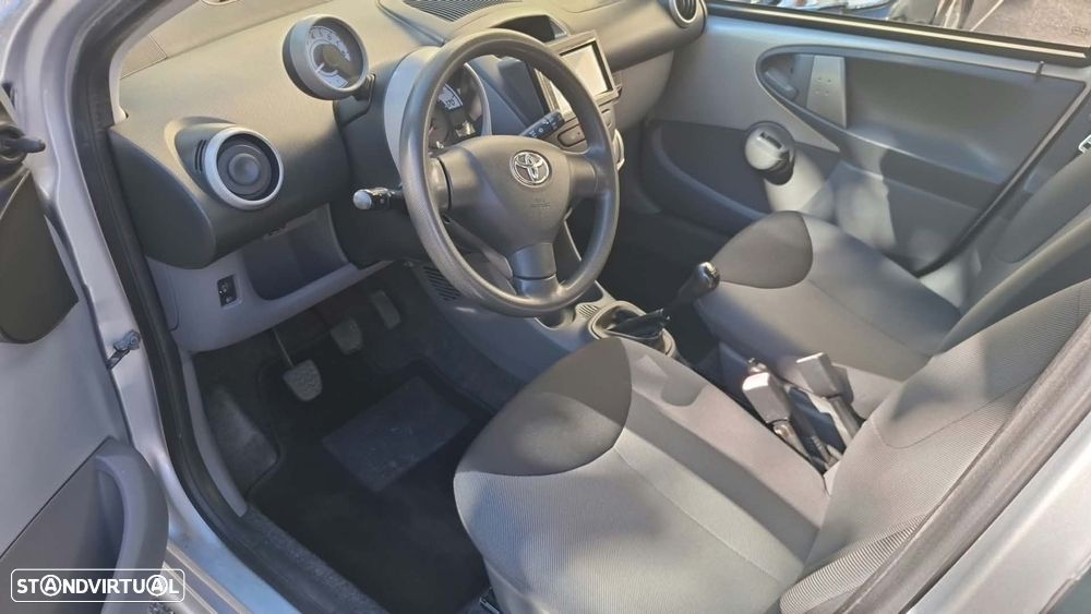 Toyota Aygo 1.0 Plus - 9