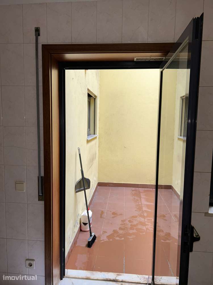 Apartamento T2 com varanda e terraço - Grande imagem: 4/17