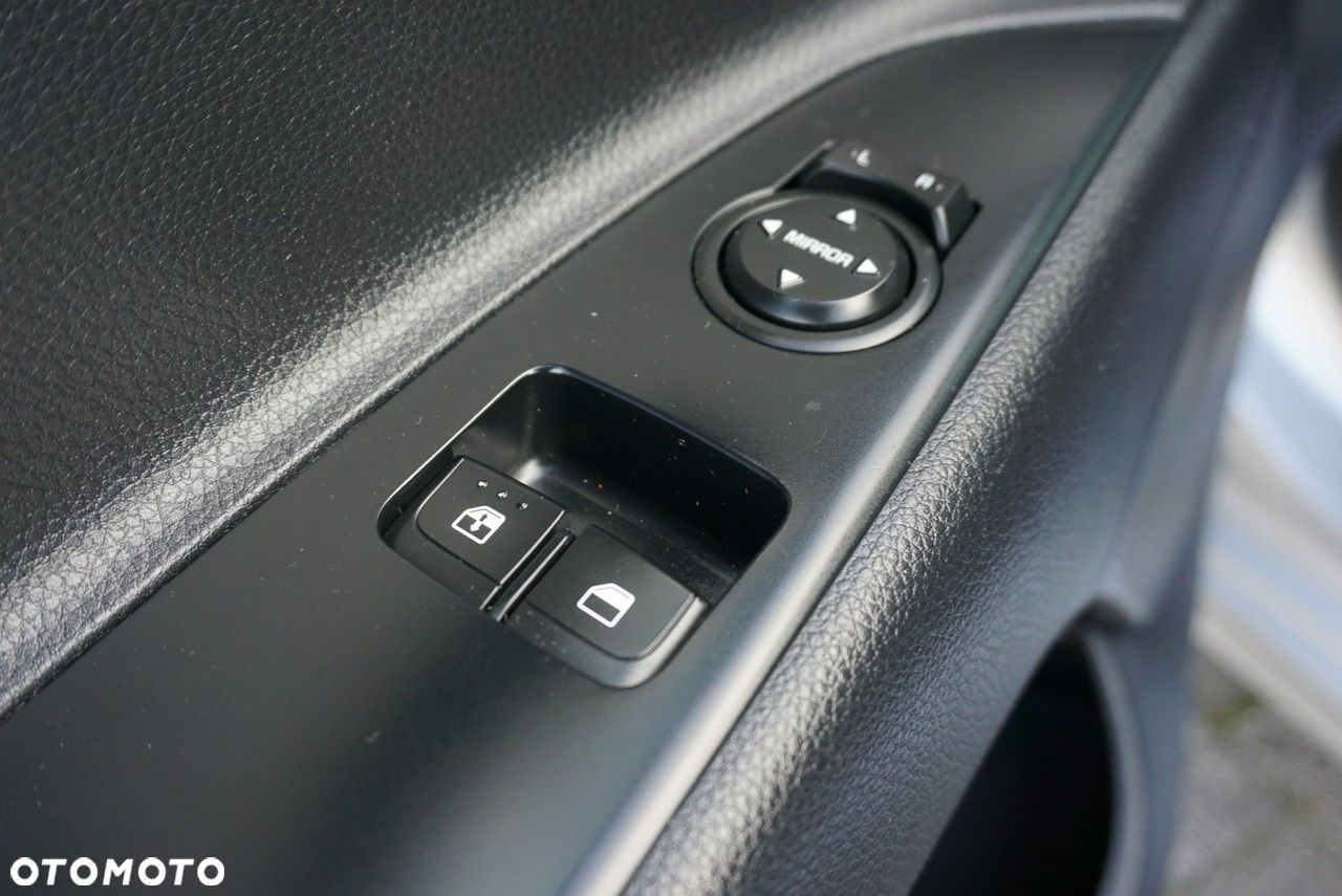 Kia Rio - 10