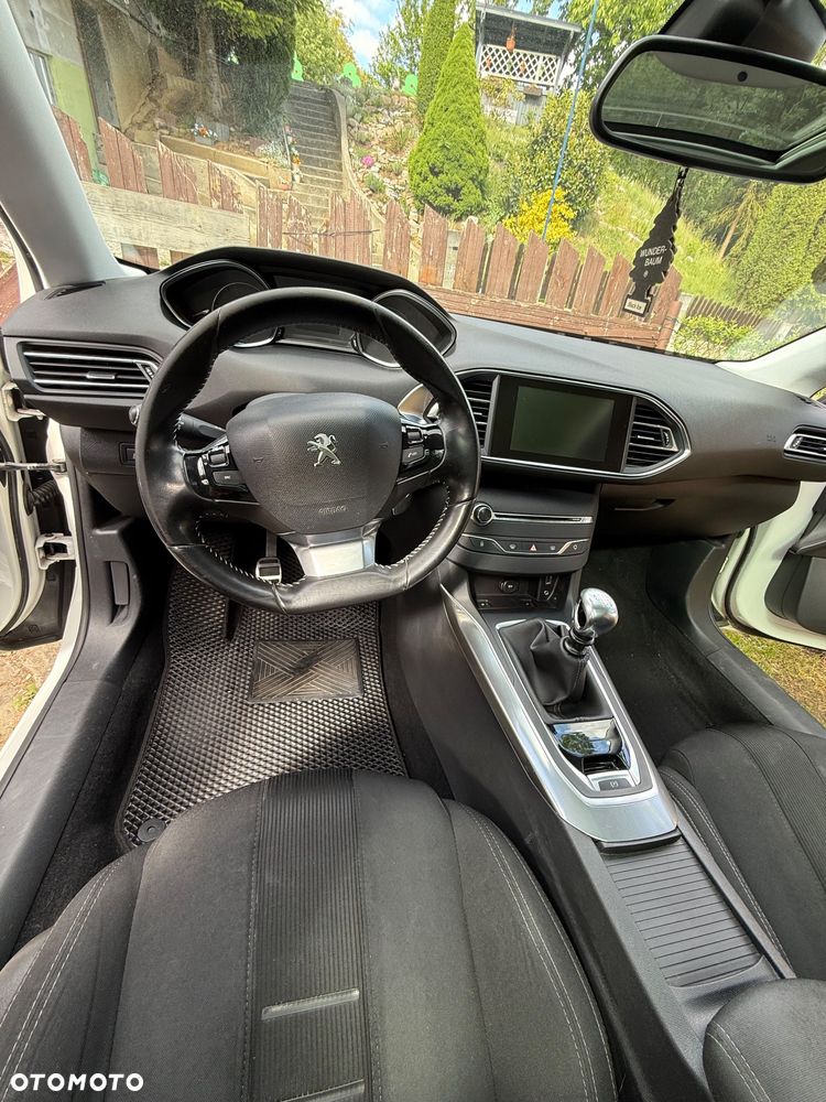 Peugeot 308 1.2 PureTech Allure S&S - 2
