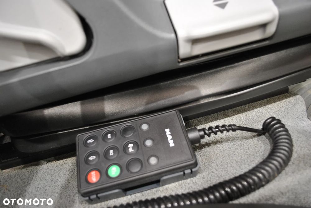 MAN TGM 18.240 Zamiatarka BEAM 8000 Szczotki L/R Karcher 2 Silniki - 14