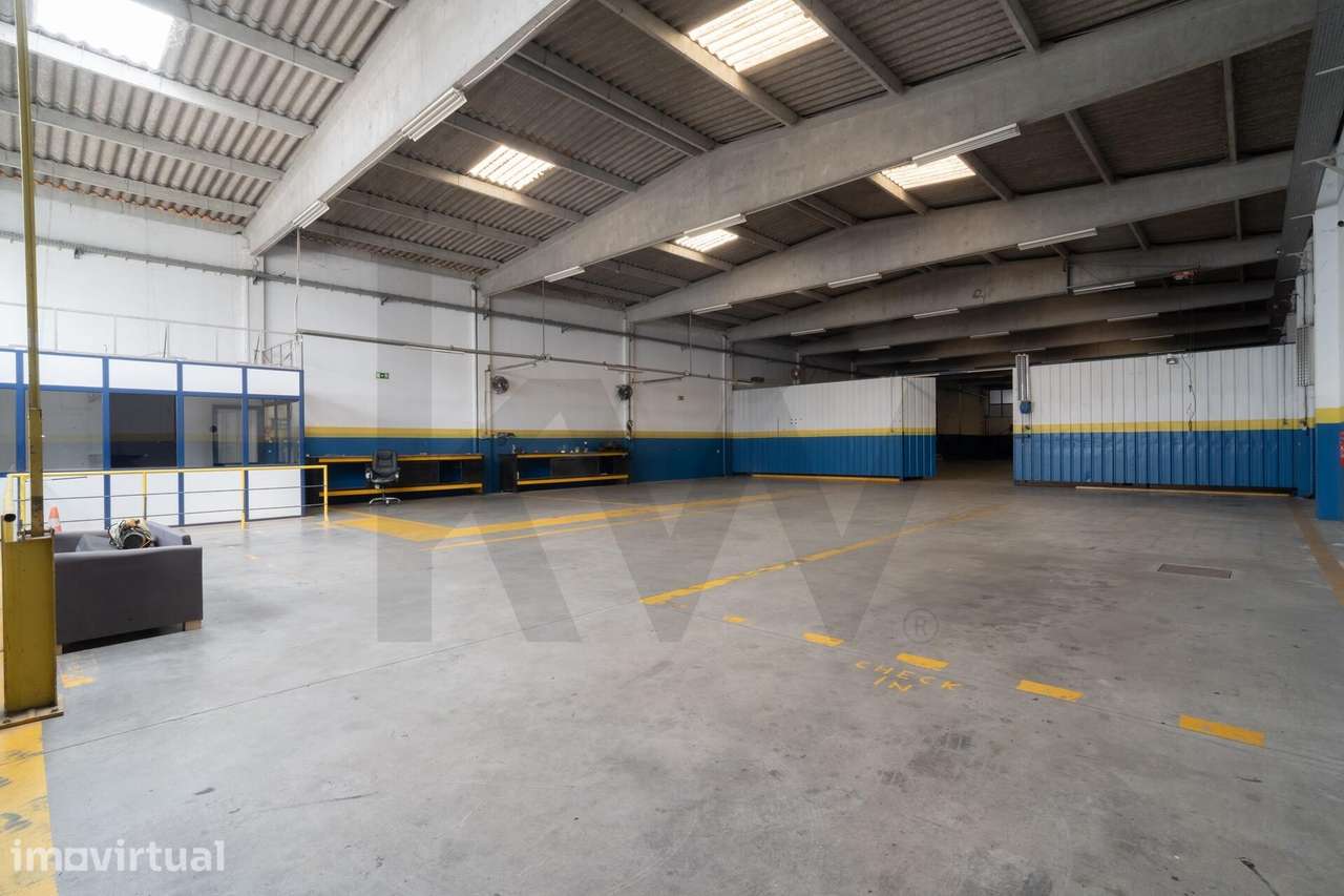 Armazém com logradouro na Zona Industrial de Serzedo, Vila Nova de Gai - Grande imagem: 4/22