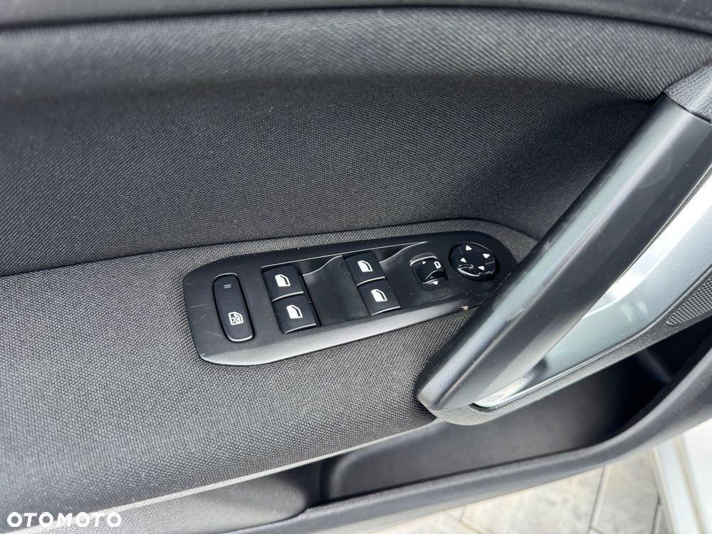 Peugeot 308 SW HDi FAP 110 (Blue Lion) Business Line Niveau 1 - 19
