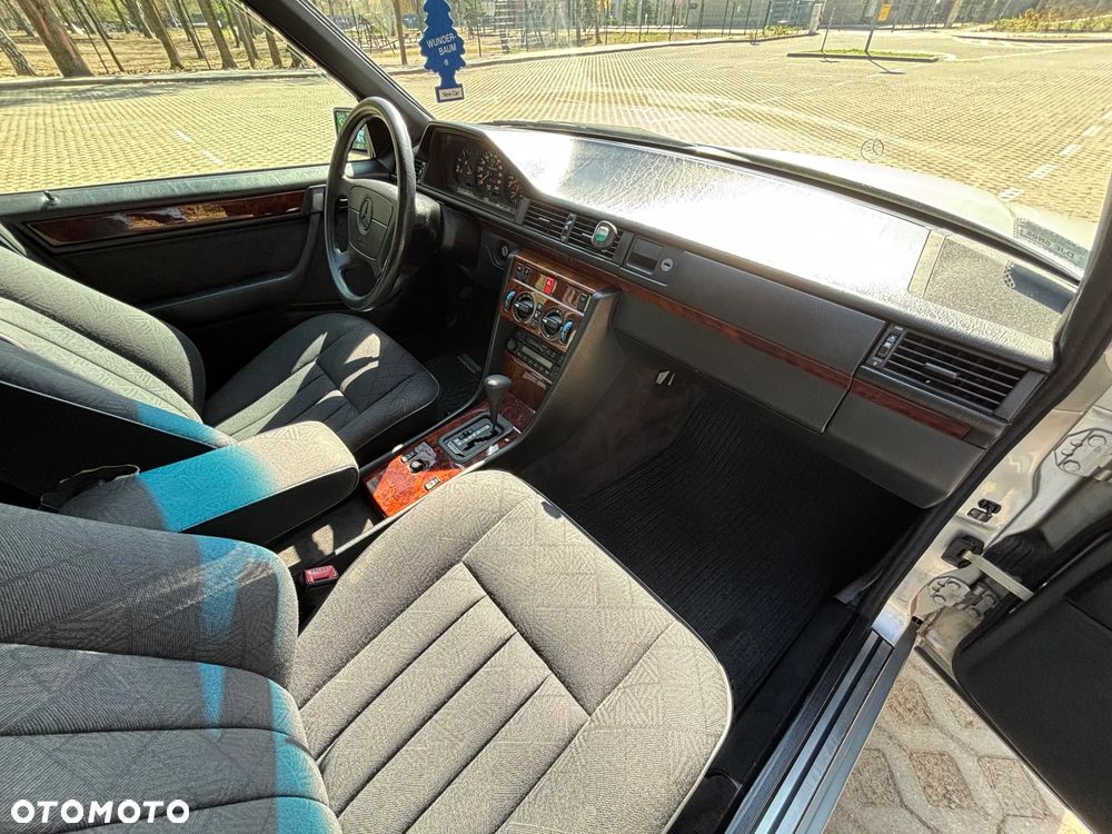 Mercedes-Benz Klasa E - 26