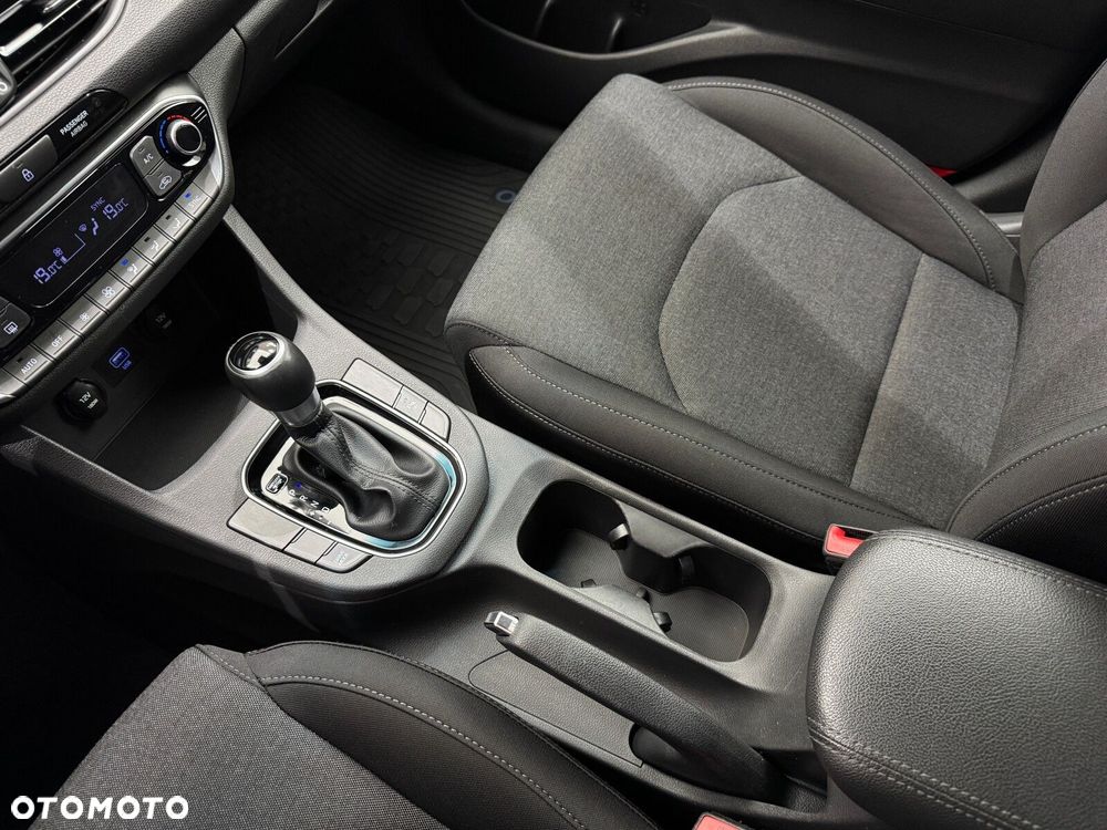 Hyundai i30 1.6 D Comfort DCT - 25