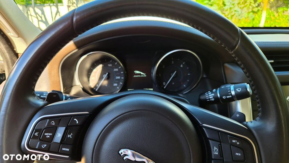 Jaguar XF 2.0 i4D Portfolio - 7
